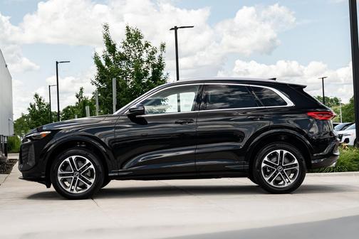 Black Metallic 2025 Audi Q5 Premium Plus TFSI quattro S tronic