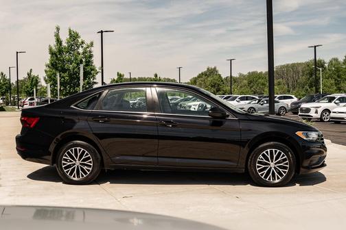 Black Uni 2021 Volkswagen Jetta 1.4T SE