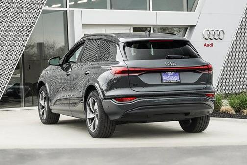 2025 Audi Q6 e-tron Premium Plus quattro