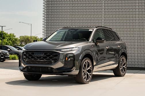 Daytona Gray Pearl Effect 2026 Audi Q3 TFSI quattro S tronic
