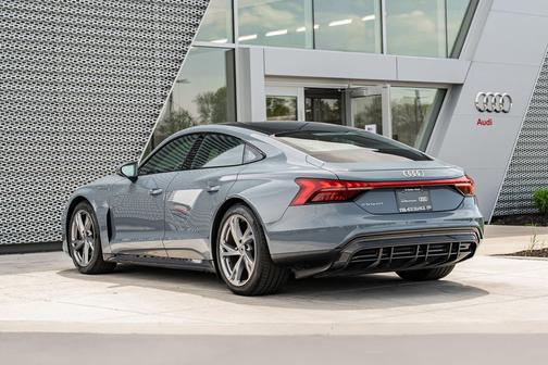 Kemora Gray Metallic 2023 Audi e-tron GT Premium Plus quattro