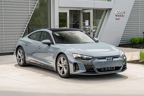 Kemora Gray Metallic 2023 Audi e-tron GT Premium Plus quattro