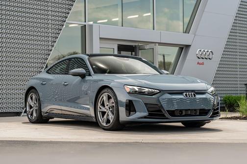 Kemora Gray Metallic 2023 Audi e-tron GT Premium Plus quattro