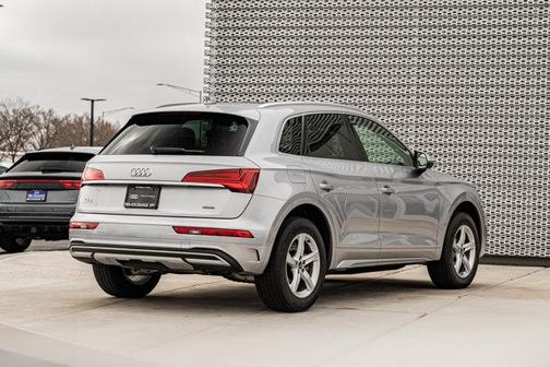 Florett Silver Metallic 2023 Audi Q5 40 Premium