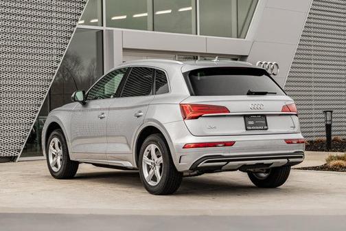 Florett Silver Metallic 2023 Audi Q5 40 Premium