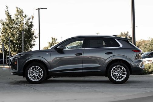 Daytona Gray Pearl Effect 2026 Audi Q3 TFSI quattro S tronic