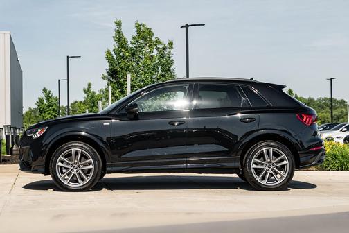 Mythos Black Metallic 2025 Audi Q3 Premium 45 TFSI S line quattro Tiptronic