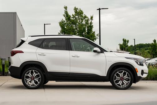 Snow White Pearl 2021 Kia Seltos S Turbo