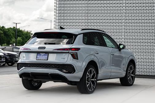 Arrow 2026 Audi Q3 TFSI quattro S tronic
