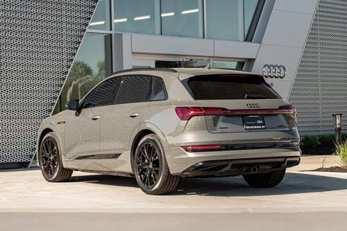 Chronos Gray 2023 Audi e-tron Premiumwe