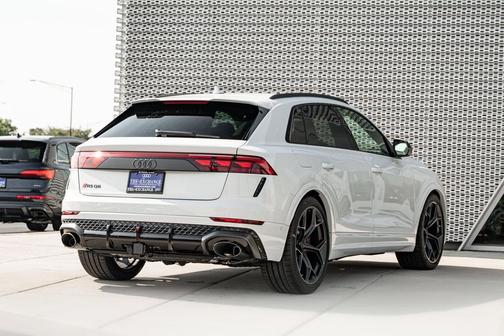 Glacier 2026 Audi RS Q8 4.0T