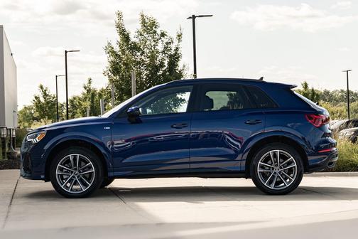 Navarra Blue Metallic 2025 Audi Q3 Premium 45 TFSI S line quattro Tiptronic