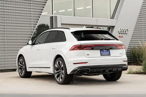 Carrara 2026 Audi Q8 55 Premium Plus