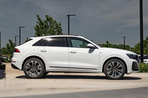 Glacier 2026 Audi Q8 55 Premium Plus