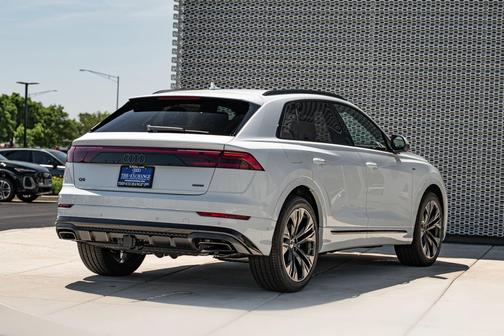 Glacier 2026 Audi Q8 55 Premium Plus