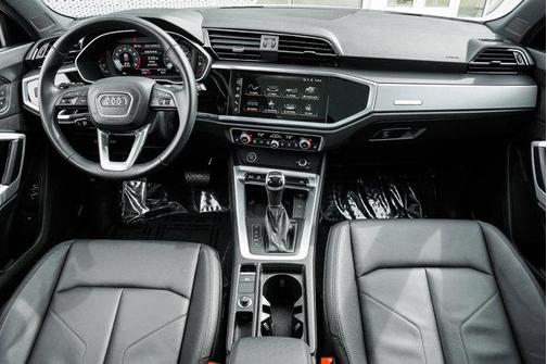 2024 Audi Q3 Premium 45 TFSI S line quattro Tiptronic