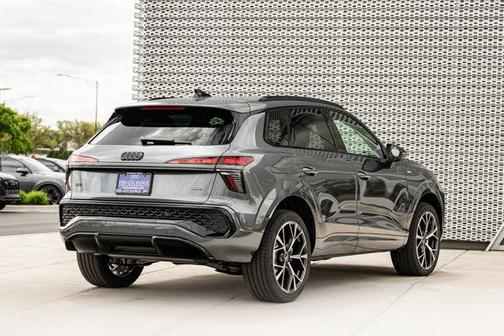 Daytona Gray Pearl Effect 2026 Audi Q3 TFSI quattro S tronic