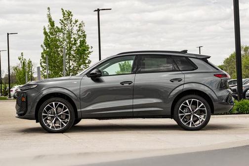 Daytona Gray Pearl Effect 2026 Audi Q3 TFSI quattro S tronic