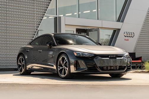 Daytona Gray Pearl Effect 2022 Audi e-tron GT Premium Plus