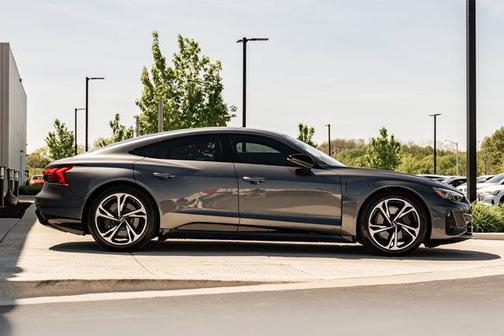 Daytona Gray Pearl Effect 2022 Audi e-tron GT Premium Plus