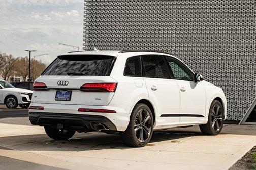 Glacier White Metallic 2026 Audi Q7 55 Premium Plus
