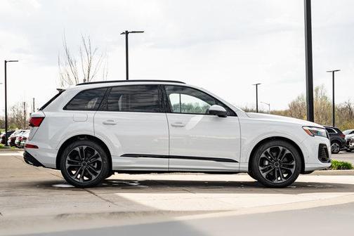 Glacier White Metallic 2026 Audi Q7 55 Premium Plus