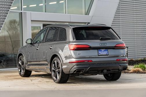 Samurai Gray Metallic 2026 Audi Q7 55 Premium Plus