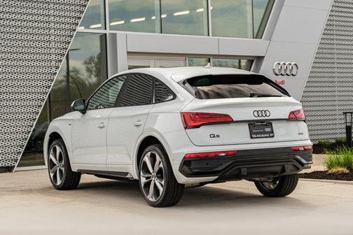 Glacier White Metallic 2022 Audi Q5 45 S line Prestige