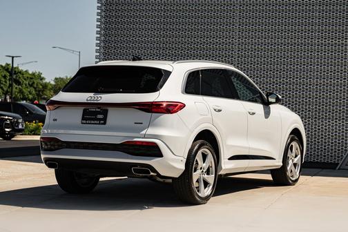 Glacier White 2025 Audi Q5 Premium Plus TFSI quattro S tronic