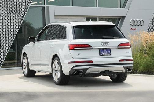 2025 Audi Q7 55 Premium Plus