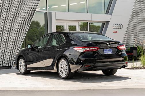 Midnight Black Metallic 2018 Toyota Camry XLE