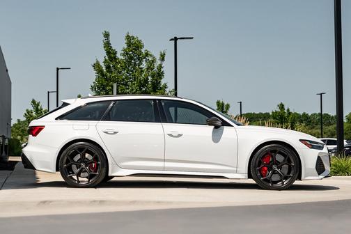 Glacier White Metallic 2025 Audi RS 6 Avant 4.0T