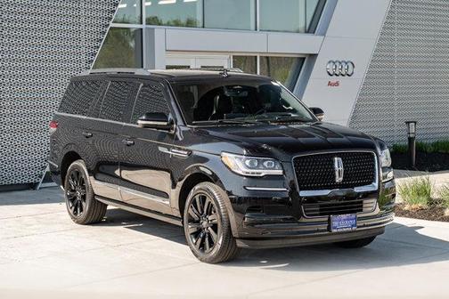 Infinite Black Metallic Clearcoat 2024 Lincoln Navigator Reserve