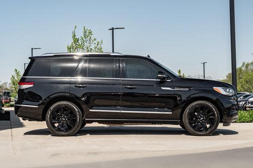Infinite Black Metallic Clearcoat 2024 Lincoln Navigator Reserve