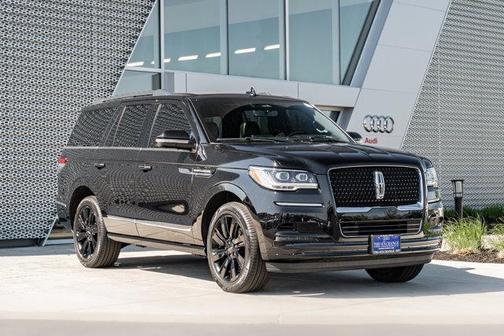 Infinite Black Metallic Clearcoat 2024 Lincoln Navigator Reserve