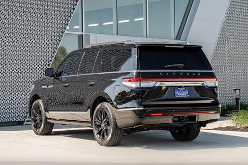 Infinite Black Metallic Clearcoat 2024 Lincoln Navigator Reserve