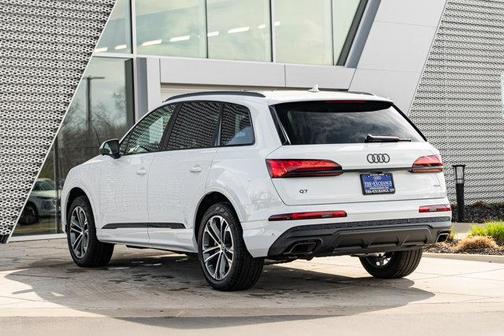 Glacier White Metallic 2026 Audi Q7 45 Premium