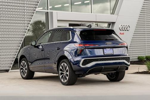 Navarra Blue Metallic 2026 Audi Q3 TFSI quattro S tronic