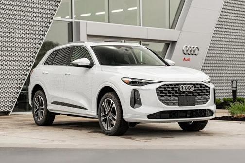 Glacier White Metallic 2026 Audi Q5 Premium Plus TFSI quattro S tronic