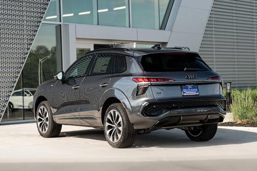 Daytona Gray Pearl Effect 2026 Audi Q3 TFSI quattro S tronic