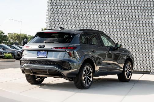 Daytona Gray Pearl Effect 2026 Audi Q3 TFSI quattro S tronic