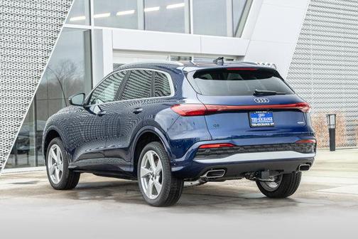 Navarra Blue Metallic 2025 Audi Q5 Premium Plus TFSI quattro S tronic