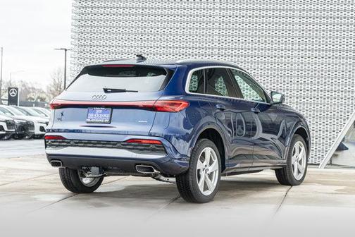 Navarra Blue Metallic 2025 Audi Q5 Premium Plus TFSI quattro S tronic