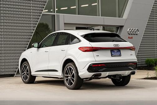 Glacier 2026 Audi Q5 Sportback Premium Plus TFSI quattro S tronic