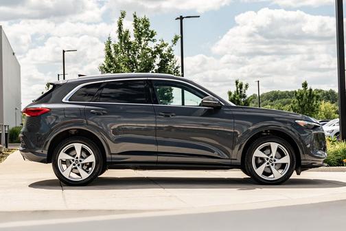 Tambora Gray Metallic 2025 Audi Q5 Premium Plus TFSI quattro S tronic
