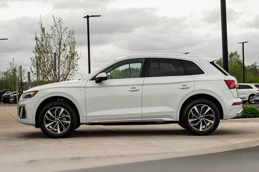 Glacier White Metallic 2023 Audi Q5 45 S line Premium Plus