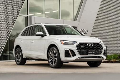 Glacier White Metallic 2023 Audi Q5 45 S line Premium Plus