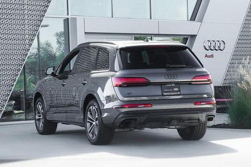 2025 Audi Q7 45 Premium Plus