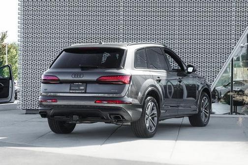 2025 Audi Q7 45 Premium Plus