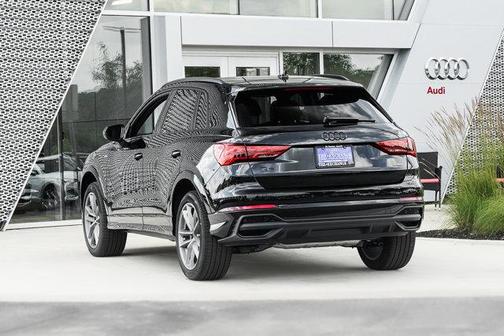 2025 Audi Q3 Premium 45 TFSI S line quattro Tiptronic